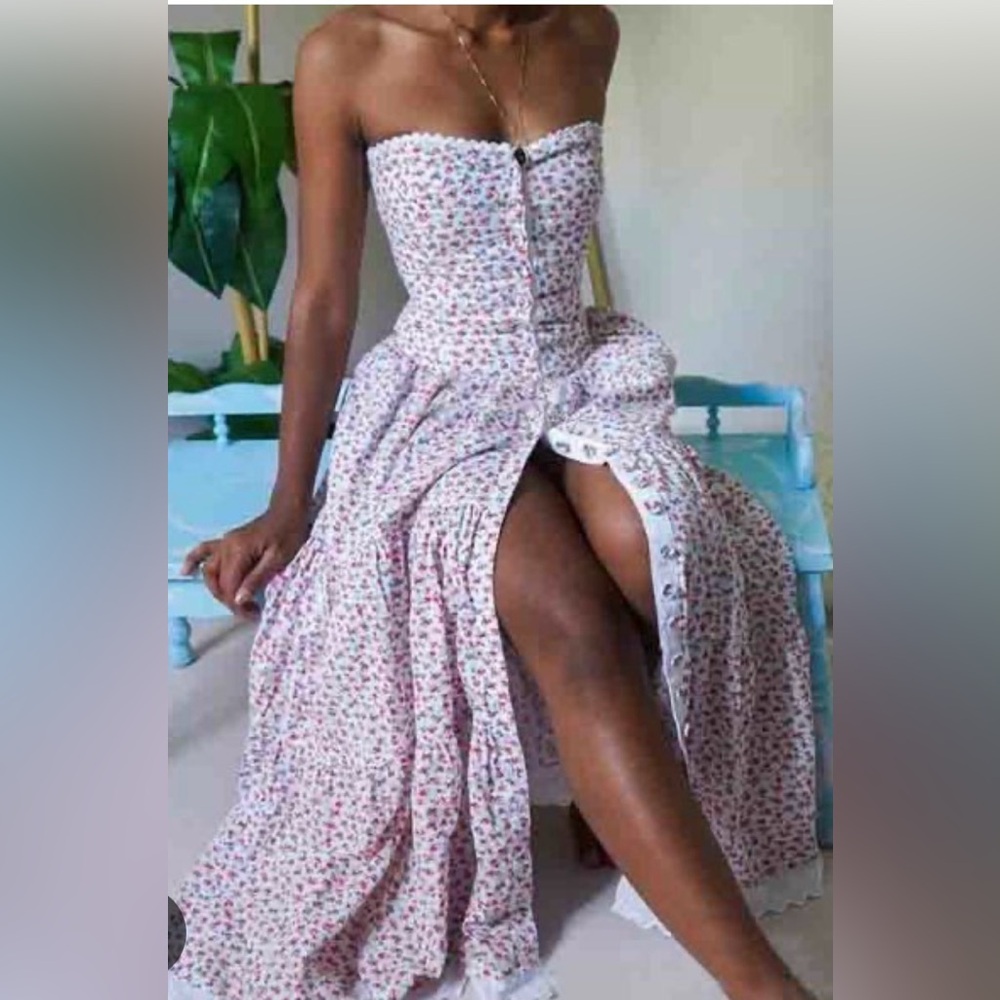 Floral Print Bandeau Lace Trim
Buttoned Maxi Dress